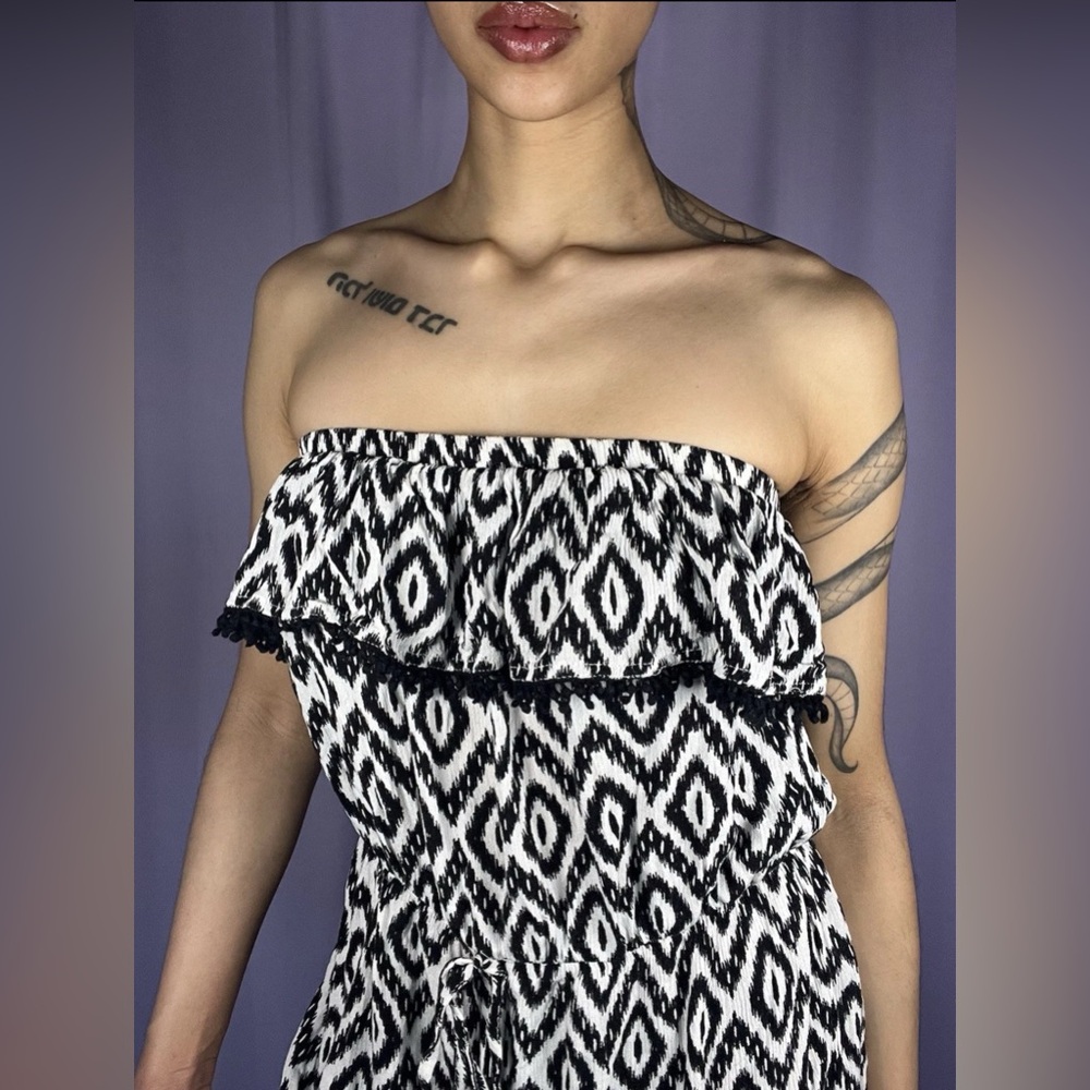 Rewind Black & White Strapless Ruffled Romper Womens Size L Geometric Boho Flowy